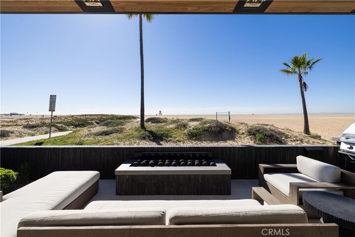 Property Photo:  218 E Oceanfront  CA 92661 