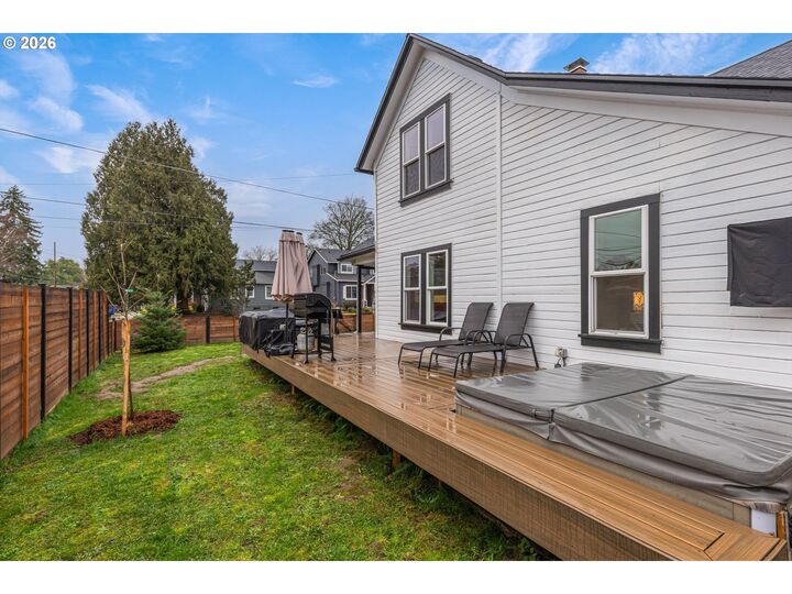 Property Photo:  8007 N Hudson St  OR 97203 