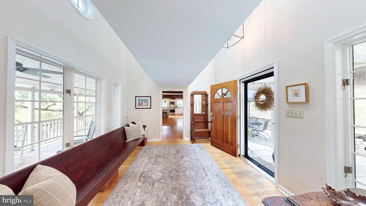 Property Photo:  21539 Oatlands Road  VA 20105 