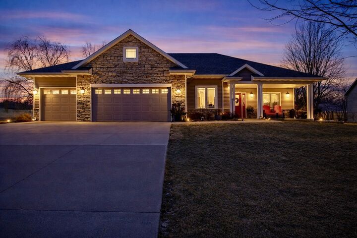 Property Photo:  2713 Georgetown Avenue  IA 50211 