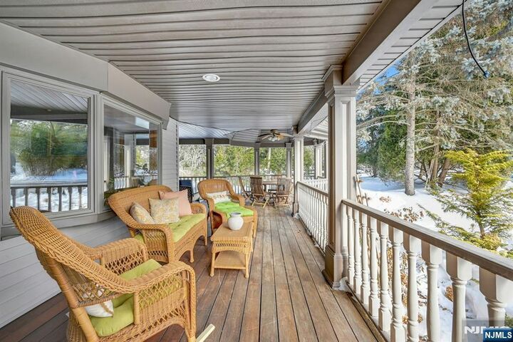 Property Photo:  285 Chestnut Ridge Road  NJ 07677 