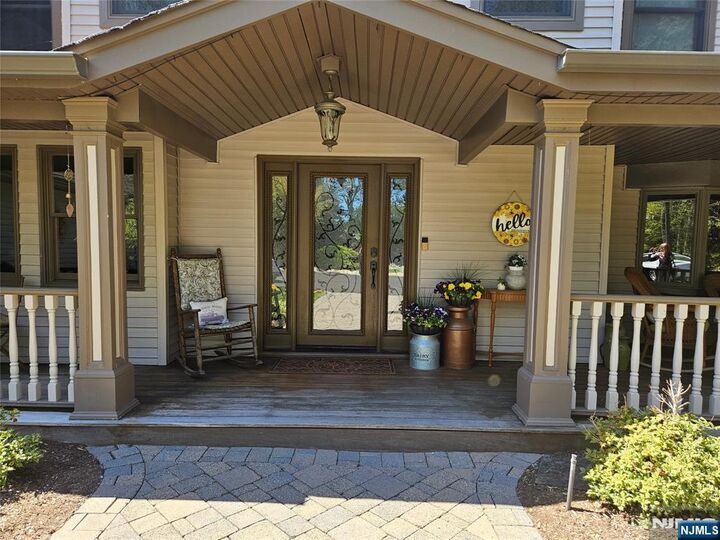 Property Photo:  285 Chestnut Ridge Road  NJ 07677 