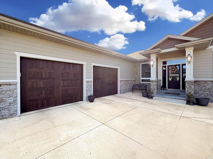 Property Photo:  6350 Tiger Dr  IA 51106 