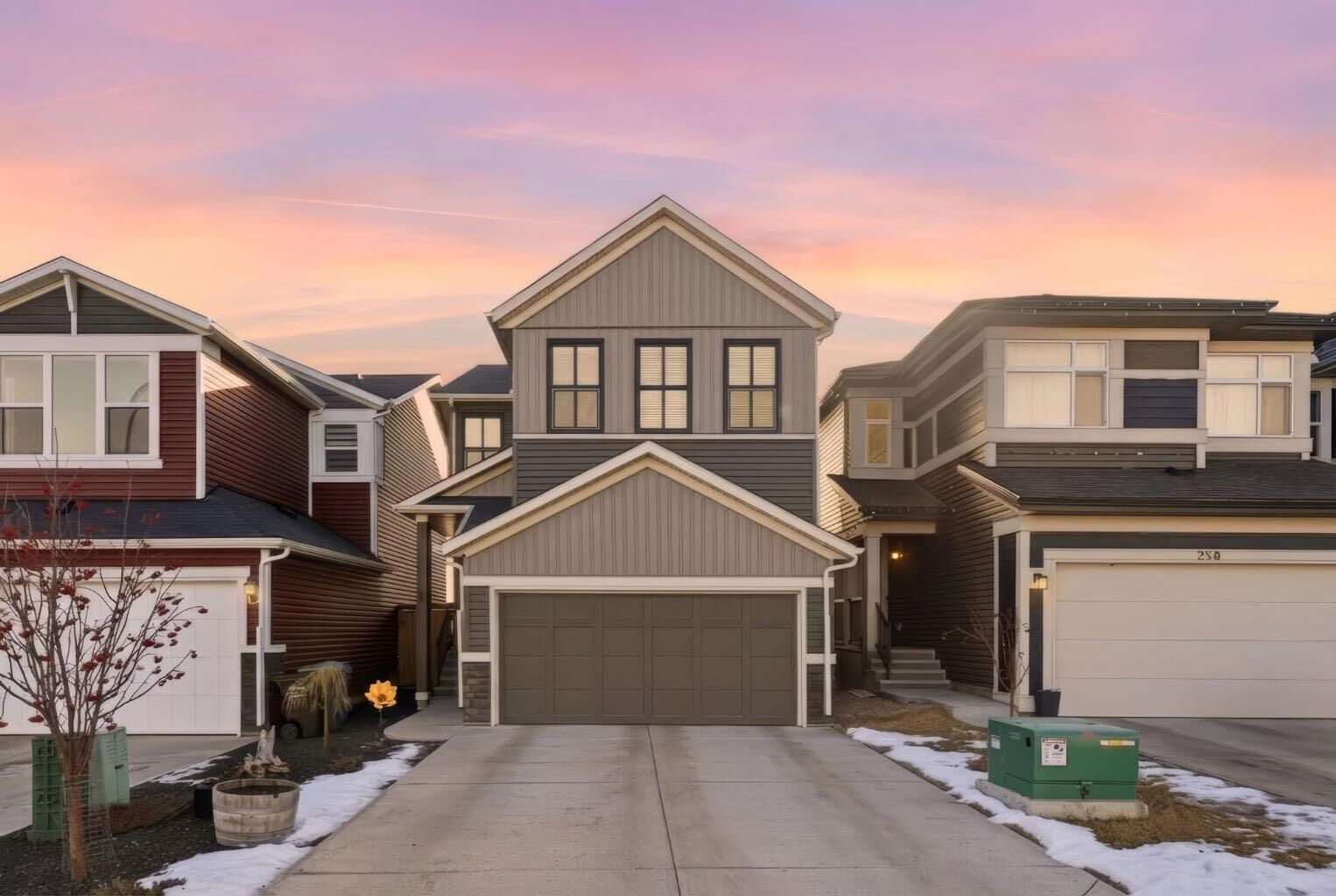 Property Photo:  254 Howse Drive NE  AB T3P 1K5 