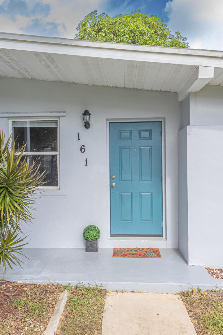 Property Photo:  161 SE Bonita Court  FL 34983 