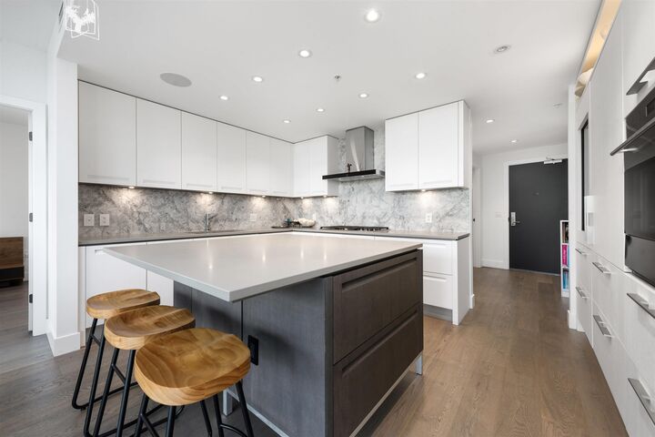 Property Photo: 6333 W Boulevard 310 BC V6M 0C1