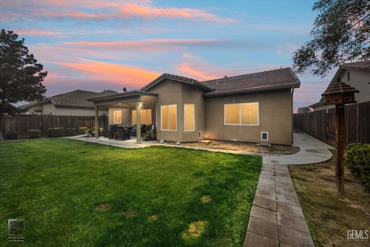 Property Photo:  9111 Ribston Ave  CA 93312 