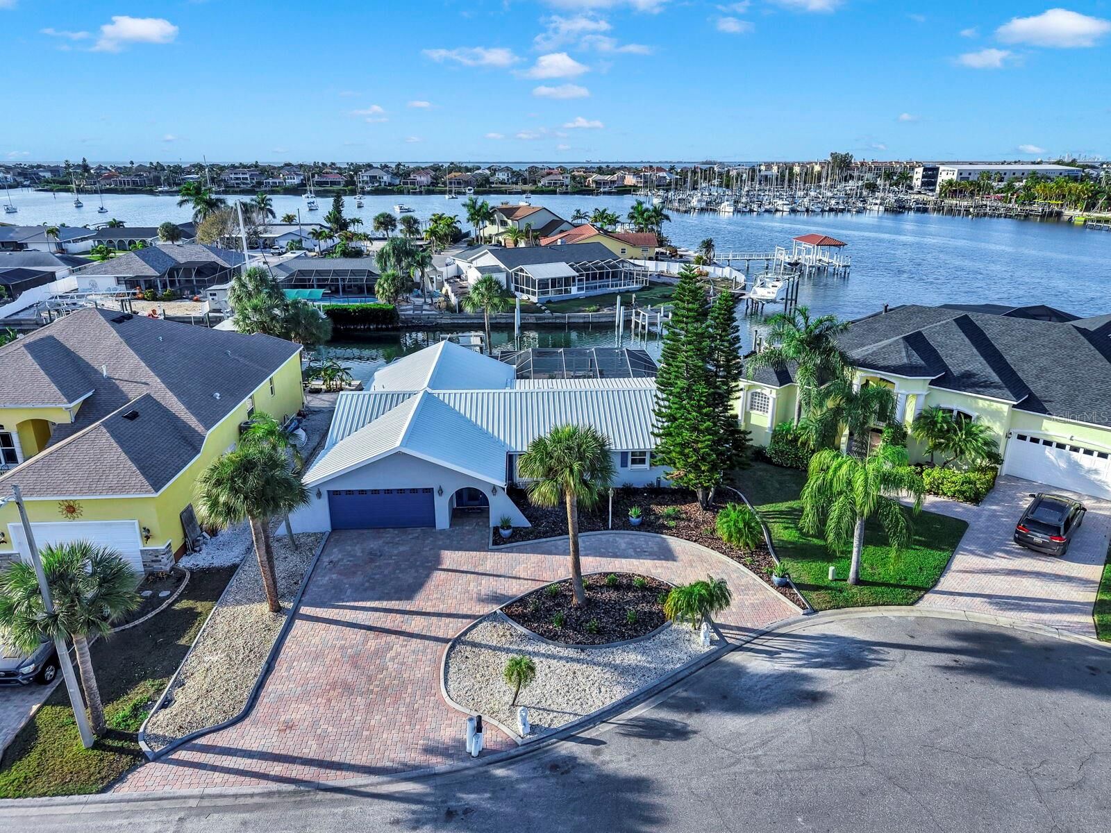 Property Photo:  6344 Cottonwood Lane  FL 33572 