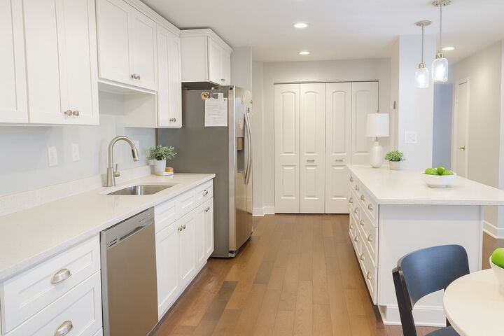 Property Photo:  1727 W Crystal Lane 707B  IL 60056 