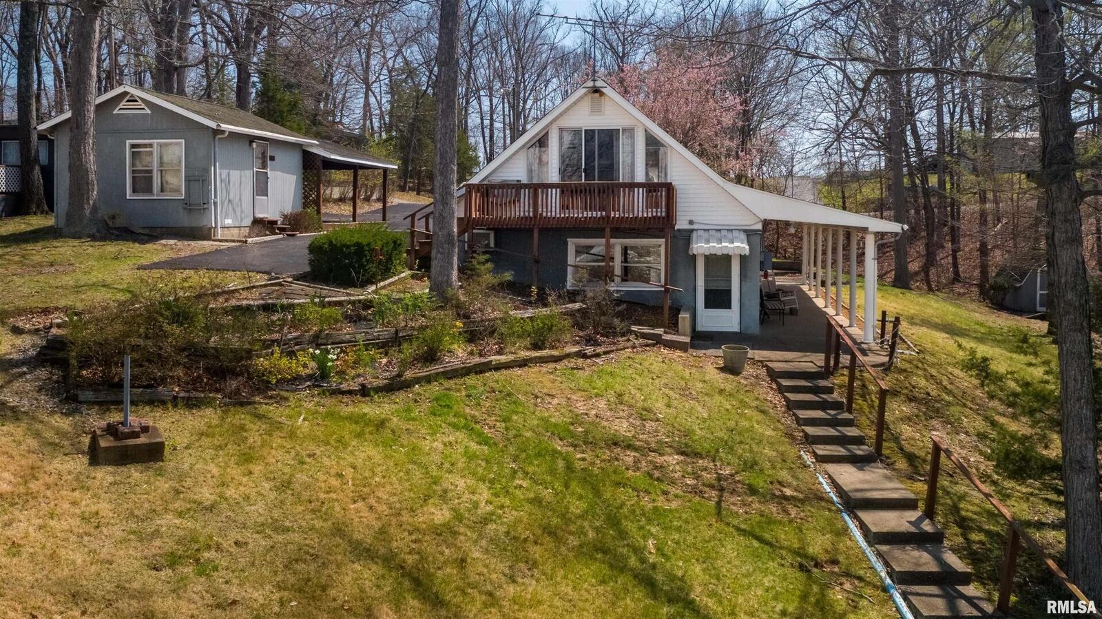 Property Photo:  408 Luxor Court  IL 62922 