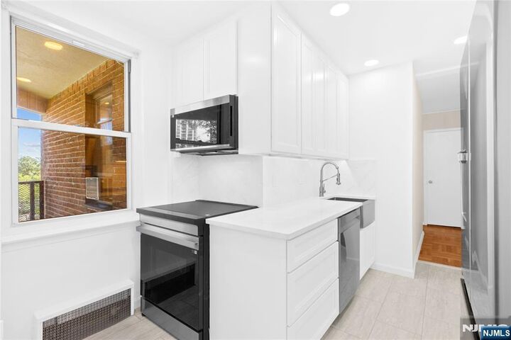 Property Photo:  1450 Palisade Avenue 3A  NJ 07024 