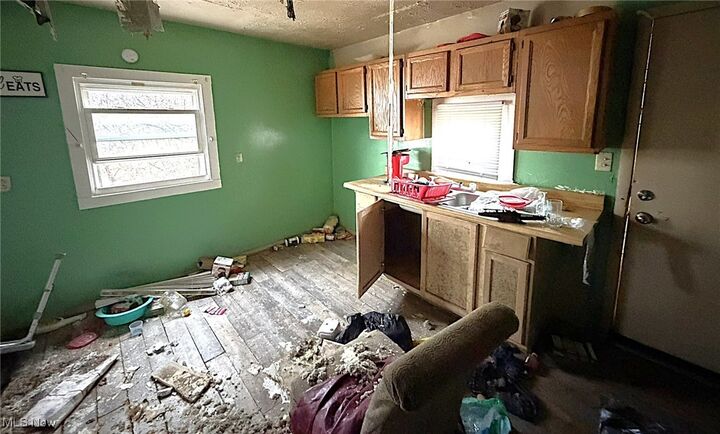 Property Photo: 16901 Ridgeton Drive OH 44128