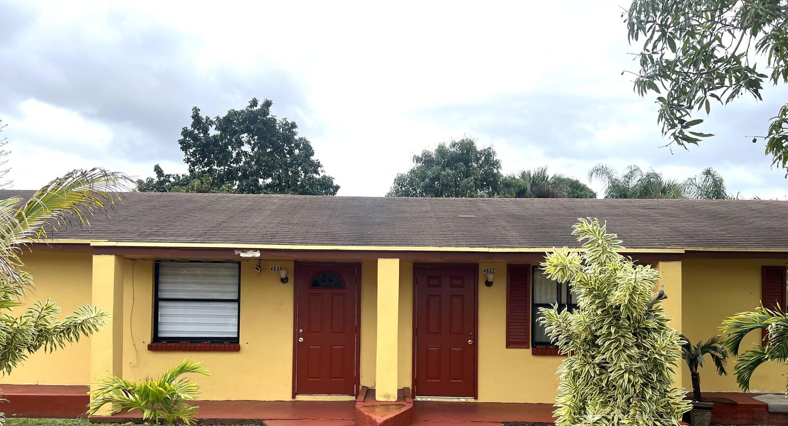 Property Photo:  4630 Myrtle Lane  FL 33417 