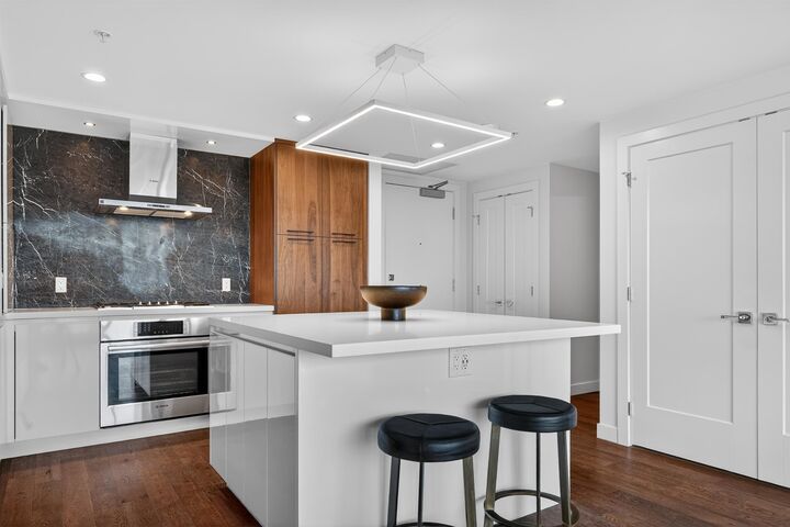 Property Photo:  1526 Finlay Street 807  BC V4B 4L9 