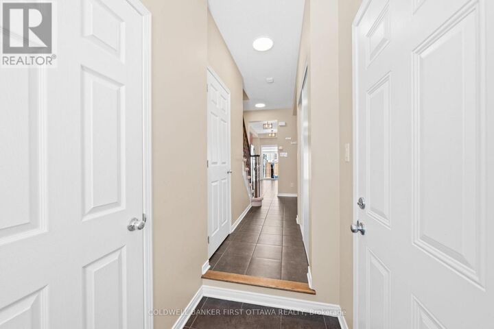 Photo de la propriété:  575 Ashbourne Crescent  ON K2J 0P5 