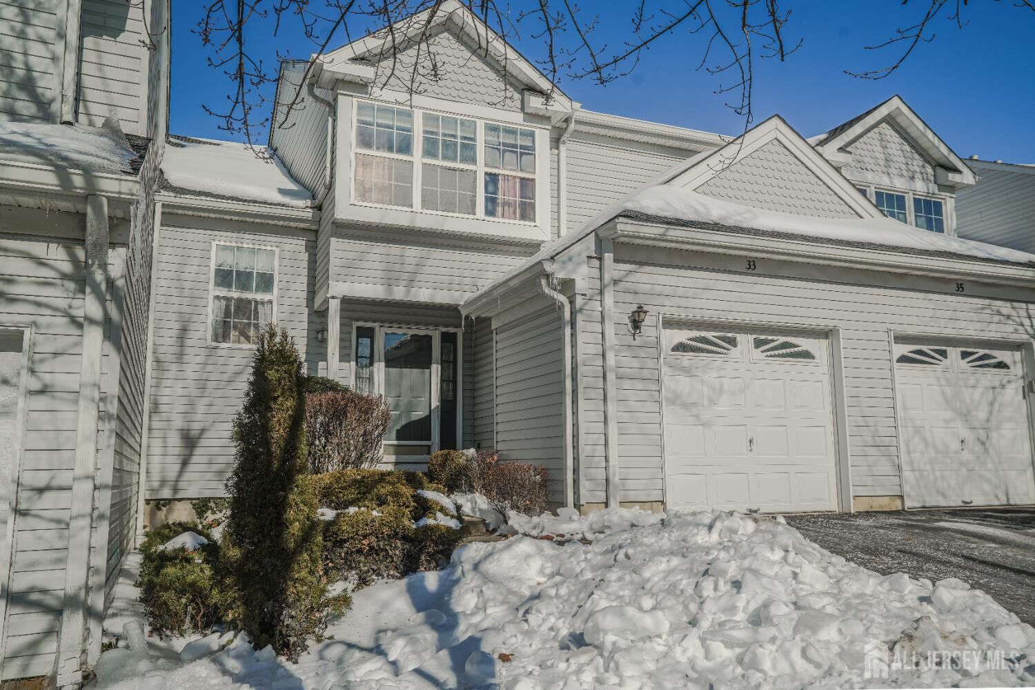 Property Photo: 33 Vandeventer Court NJ 08872