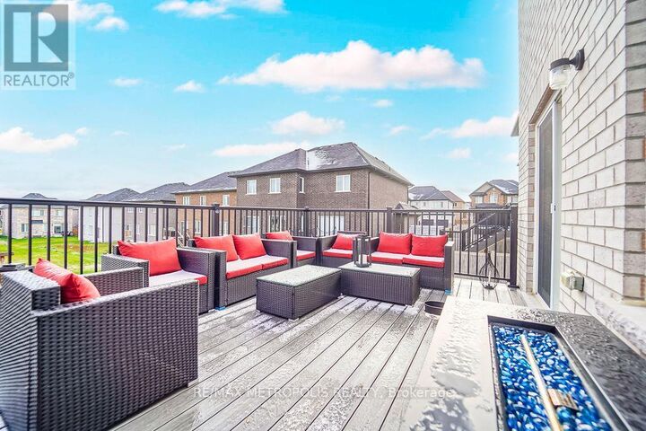 Property Photo:  22 Haskins Crescent  ON L4P 0H4 