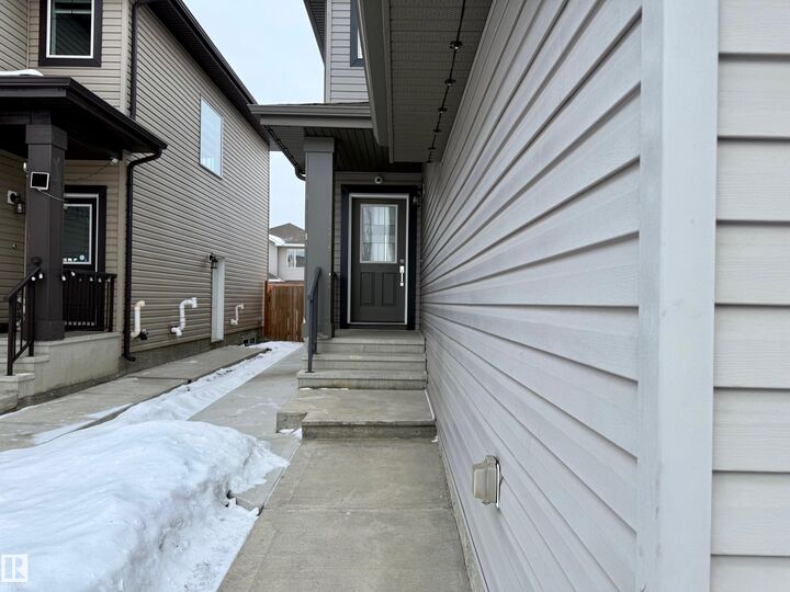 Property Photo:  3016 12 Avenue NW  AB T6T 2H1 