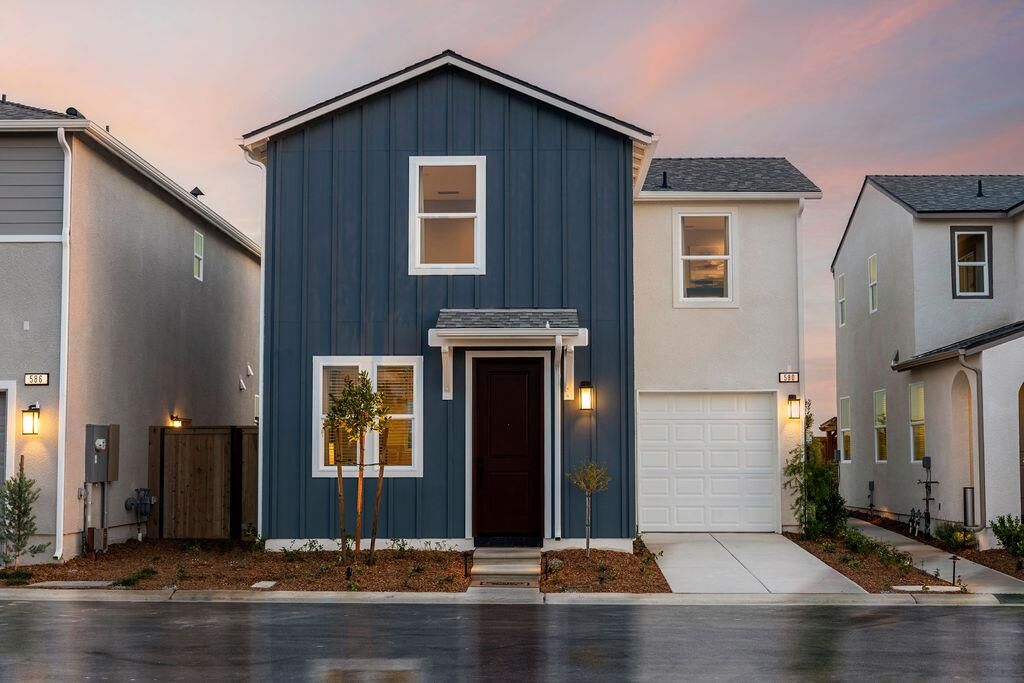 Property Photo:  580 Ophelia Avenue  CA 93636 