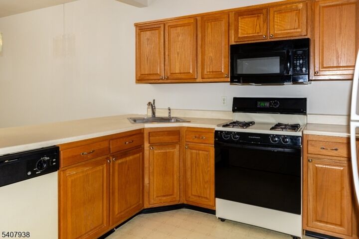 Property Photo:  3302 Cleveland Ln 302  NJ 07866 