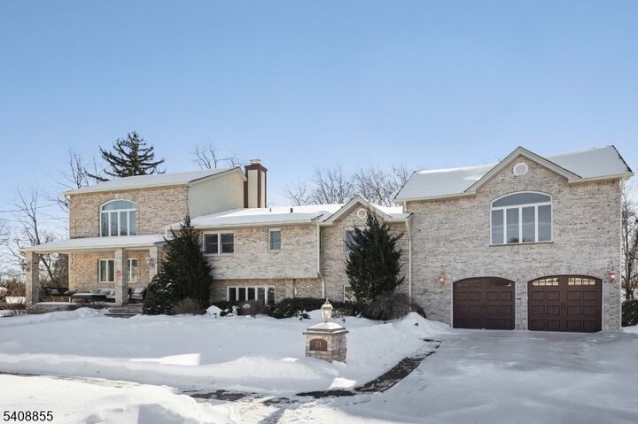 Property Photo:  21 Sandra Cir  NJ 07090 