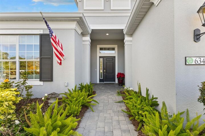 Property Photo:  6343 Laurel Wood Run  FL 34243 