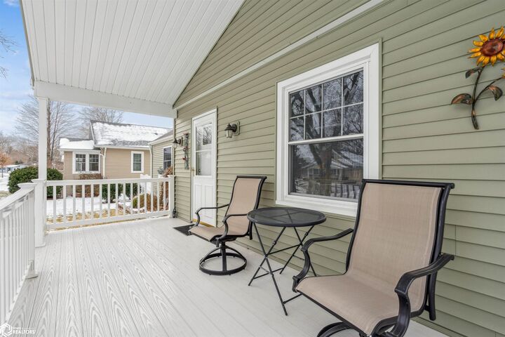 Property Photo:  1027 S Plane Street  IA 52601 