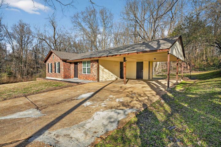 Property Photo:  4306 University St  TN 38127 