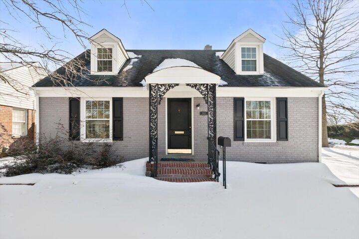 Property Photo:  381 Holmes Cir  TN 38111 