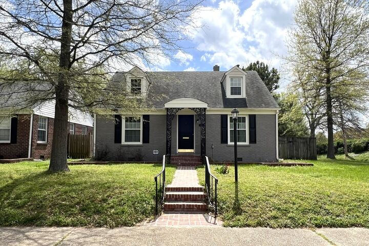 Property Photo:  381 Holmes Cir  TN 38111 