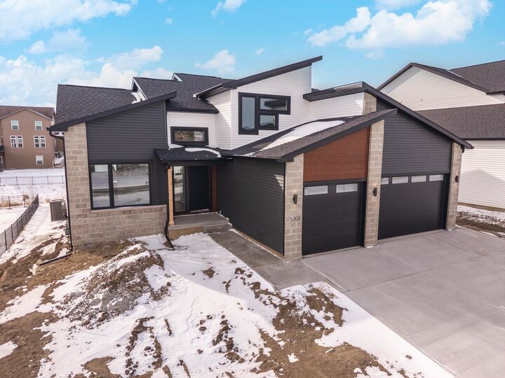 Property Photo:  5303 Finlen Lane  IL 61705 