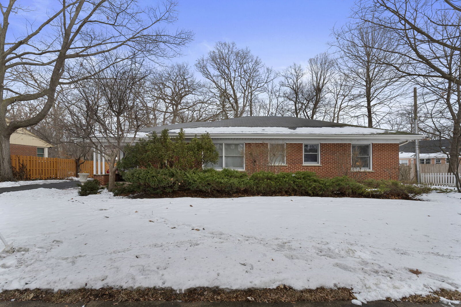 Property Photo: 1505 Willow Street IL 60045