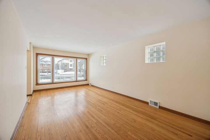 Property Photo: 822 S La Grange Road IL 60525