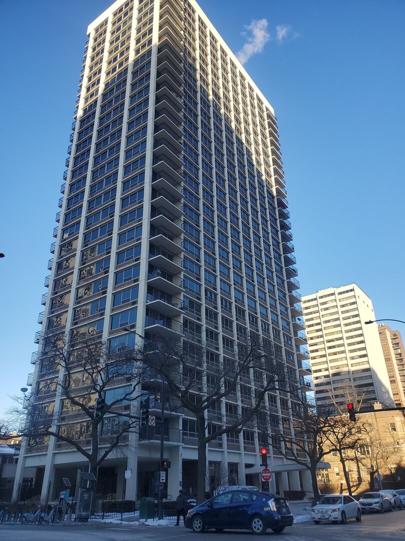 Property Photo:  88 W Schiller Street 2305L  IL 60610 
