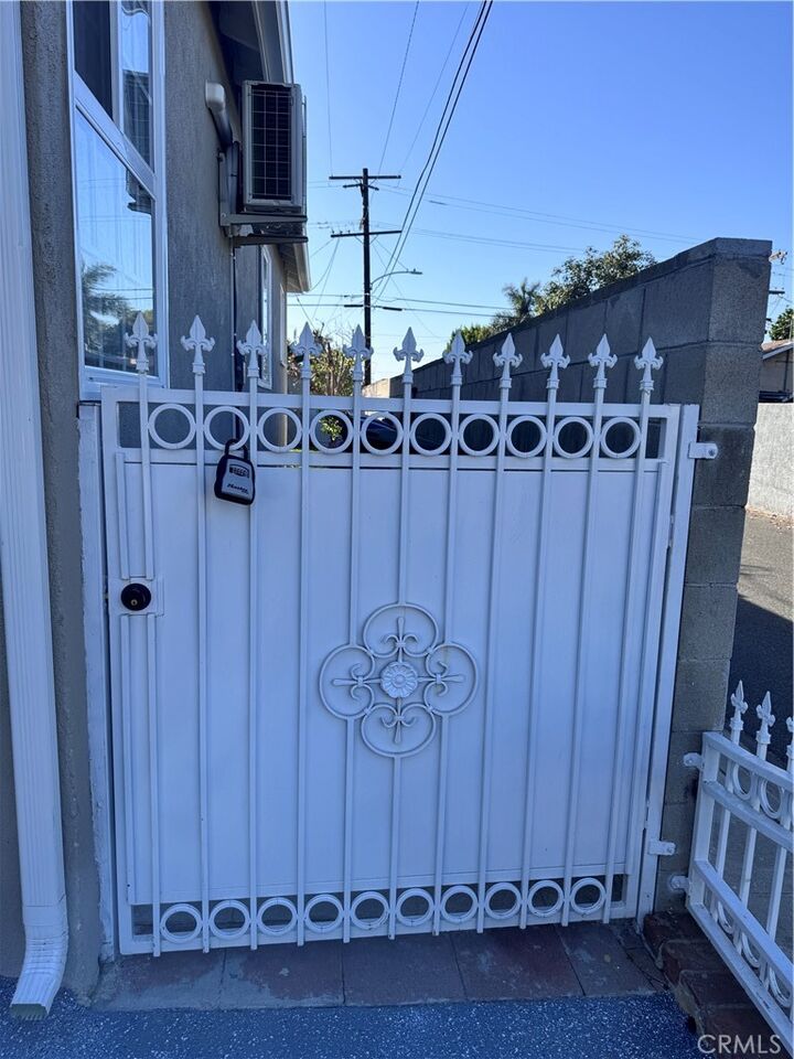 Property Photo:  1001 S Eucalyptus Avenue  CA 90301 