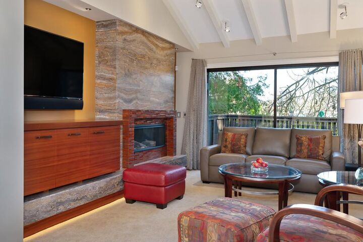 Property Photo:  796 Woodside Lane East 7  CA 95825 