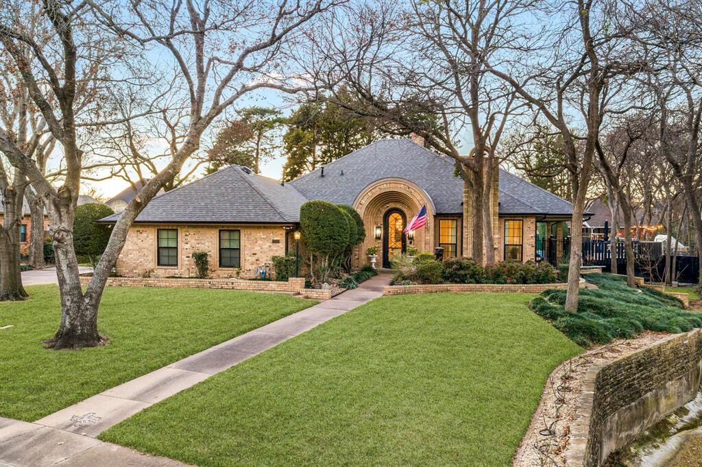 Property Photo:  1747 Crescent Lane  TX 75137 