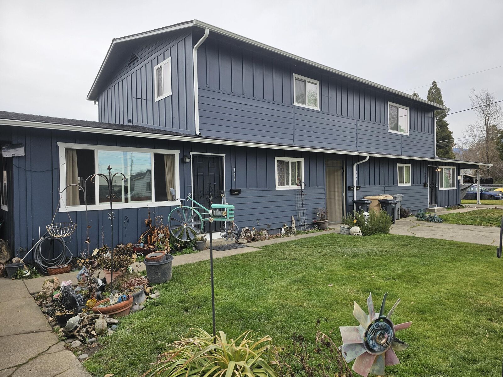 Property Photo:  702 SE 9th Street  OR 97526 