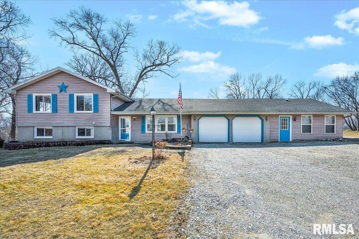 Property Photo:  112 Sioux Drive  IL 61565-9412 