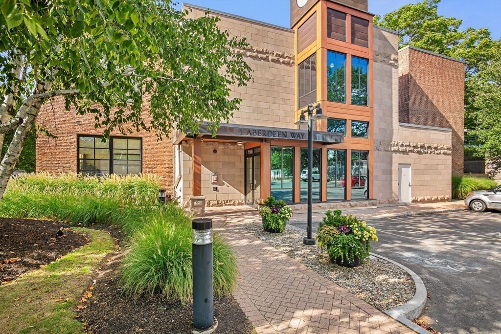 Property Photo:  1 Aberdeen Way 102  MA 02138 
