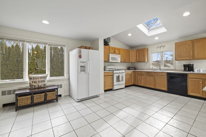 Property Photo:  169 Gosnold St  MA 02601 