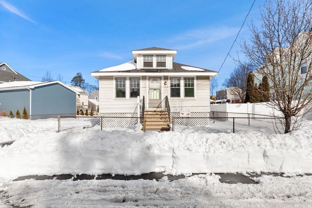 Property Photo:  20 Huntley Street  MA 02148 