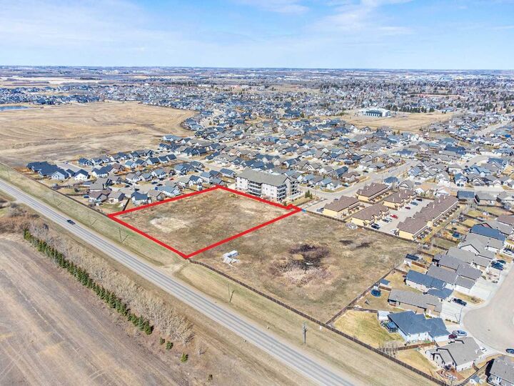 Property Photo: 1308 53 Avenue AB T9V 2K8