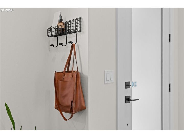 Property Photo:  7722 SE Tolman St 3  OR 97206 