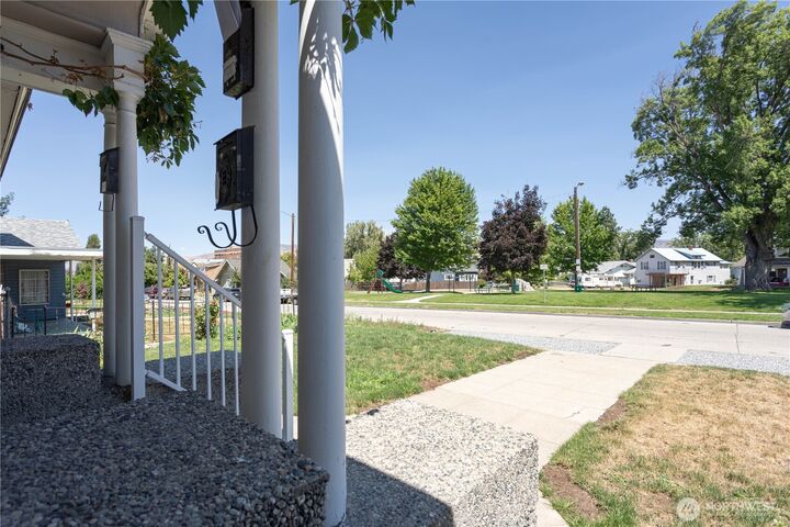 Property Photo:  146 S Delaware Avenue  WA 98801 