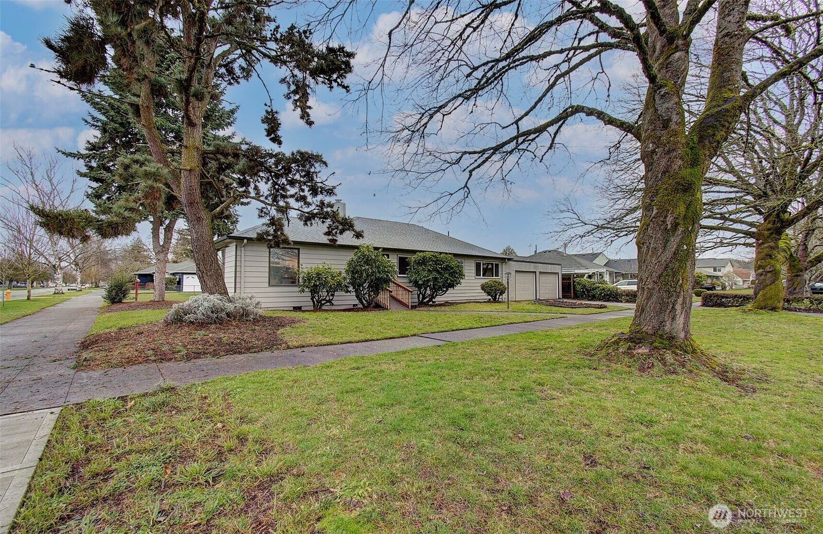 Property Photo:  1411  8th Avenue  WA 98632 