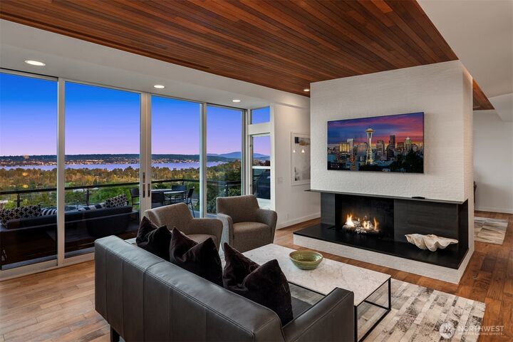 Property Photo:  7352  56th Avenue NE  WA 98115 