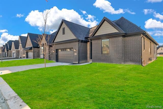 Property Photo:  4118 Spring Meadows Drive  MI 48314 