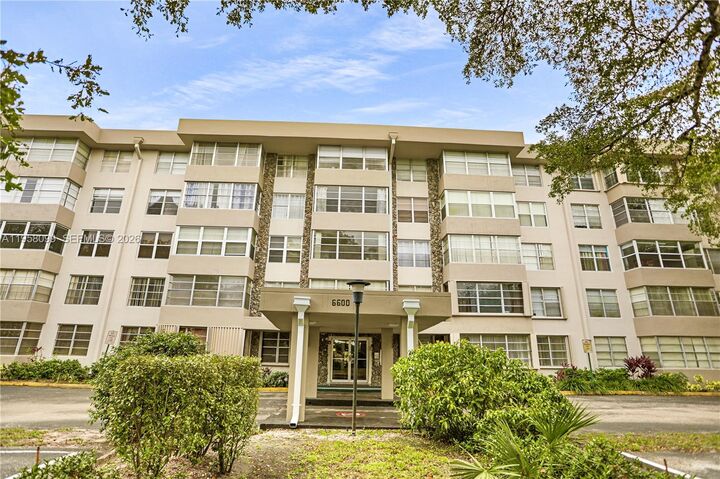 Property Photo:  6600 Cypress Rd 105  FL 33317 