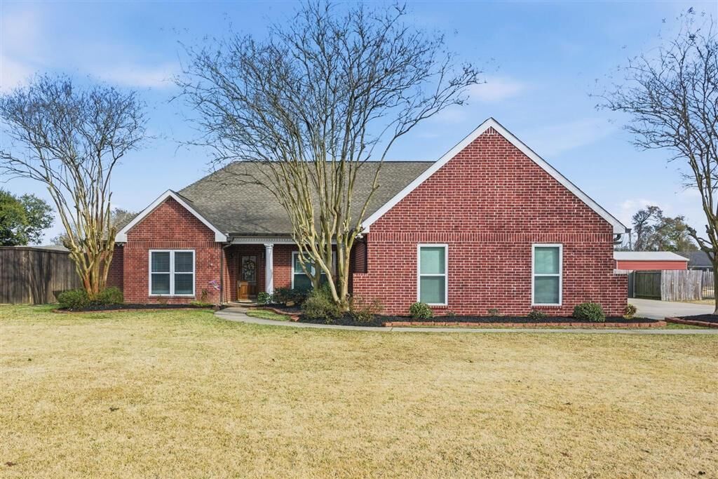 Property Photo:  4929 E Westridge Park Drive E  LA 70605 